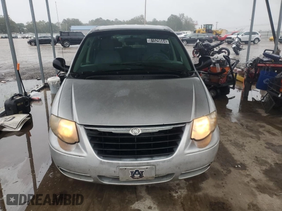 2007 Chrysler Town & Country LWB LX with VIN 2A4GP44R27R245970, listed as a Copart auction lot 81529684 with 223,158 mi miles and Clean Title. Bid and sale history available at carsss.com. Image 4.