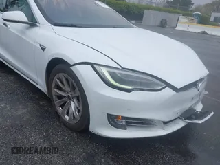 2018 Tesla Model S 75D with VIN 5YJSA1E24JF275038, listed as a IAAI auction lot 41916984 with 116,352 mi miles and . Bid and sale history available at DreamBid. Image 19.