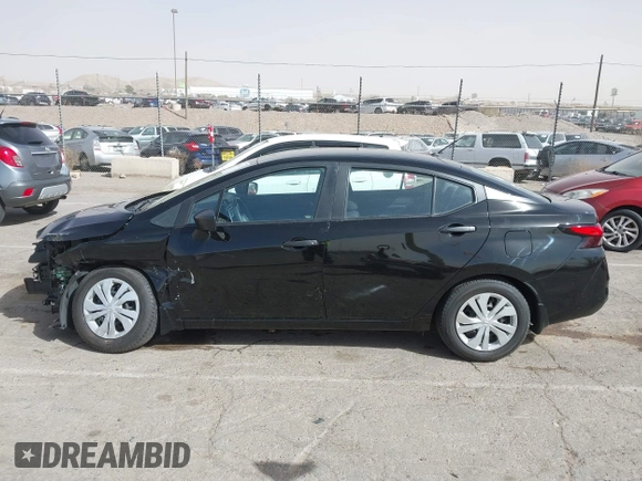 2022 Nissan Versa S z VIN 3N1CN8DV2NL827465, wystawiony jako IAAI lot #41693112 z przebiegiem 43 918 mil mil oraz . Historia ofert i sprzedaży dostępna na DreamBid. Obrazek 14.