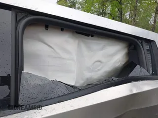 2024 Tesla Cybertruck z VIN 7G2CEHED7RA041694, wystawiony jako IAAI lot #41960418 z przebiegiem 1 177 mil mil oraz . Historia ofert i sprzedaży dostępna na DreamBid. Obrazek 20.