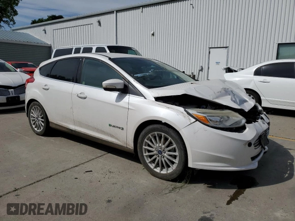 2013 Ford Focus Electric z VIN 1FADP3R47DL353527, wystawiony jako Copart lot #51184724 z przebiegiem 57 020 mil mil oraz Szkody całkowita. Historia ofert i sprzedaży dostępna na DreamBid. Obrazek 4.