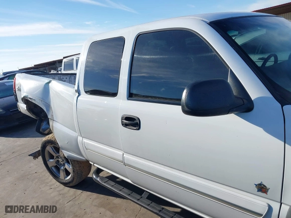 2003 Chevrolet Silverado 1500 LS with VIN 2GCEC19T231309266, listed as a IAAI auction lot 41304199 with 181,761 mi miles. Bid and sale history available at carsss.com. Image 19.