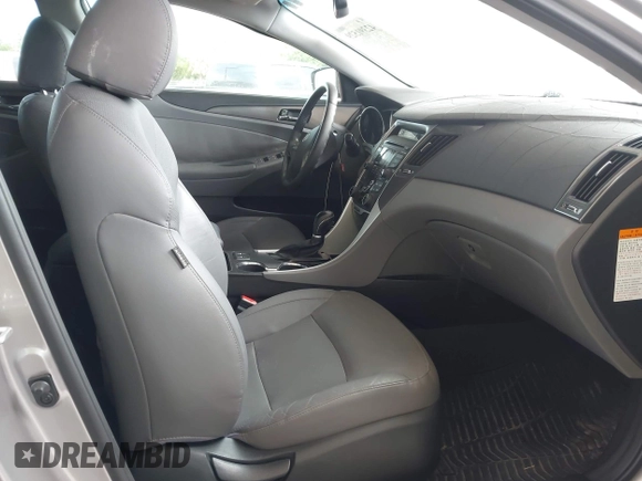 2012 Hyundai Sonata Hybrid z VIN KMHEC4A47CA060132, wystawiony jako IAAI lot #42391529 z przebiegiem 111 293 mil mil oraz . Historia ofert i sprzedaży dostępna na DreamBid. Obrazek 5.