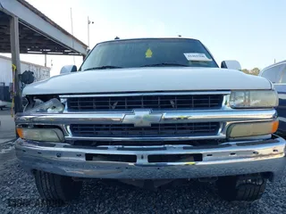 2003 Chevrolet Tahoe LS with VIN 1GNEC13Z83J321559, listed as a IAAI auction lot 41461500 with 180,756 mi miles. Bid and sale history available at carsss.com. Image 6.