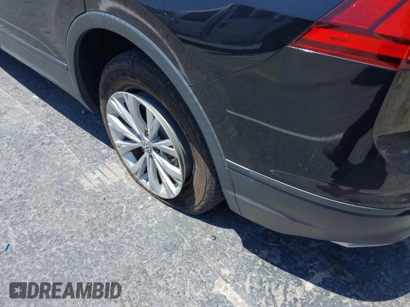 2019 Volkswagen Tiguan S с VIN 3VV1B7AX0KM027381, выставлен на аукционе IAAI как лот 42332275 с пробегом 48 632 миль миль и . История ставок и продаж доступна на DreamBid. Изображение 17.
