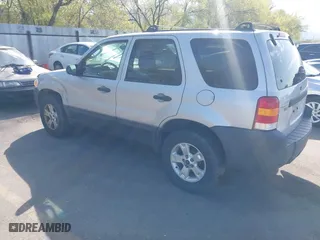 2007 Ford Escape XLT with VIN 1FMYU93Z07KB97493, listed as a IAAI auction lot 42076927 with 1 mi miles. Bid and sale history available at carsss.com. Image 3.