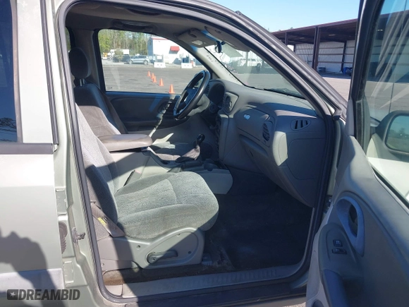 2004 Chevrolet TrailBlazer LS with VIN 1GNDT13S942209802, listed as a IAAI auction lot 41842521 with 197,319 mi miles. Bid and sale history available at carsss.com. Image 5.