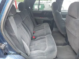 2000 Chevrolet Blazer LT z VIN 1GNDT13W9Y2350118, wystawiony jako IAAI lot #42255823 z przebiegiem 255 056 mil mil oraz . Historia ofert i sprzedaży dostępna na DreamBid. Obrazek 8.