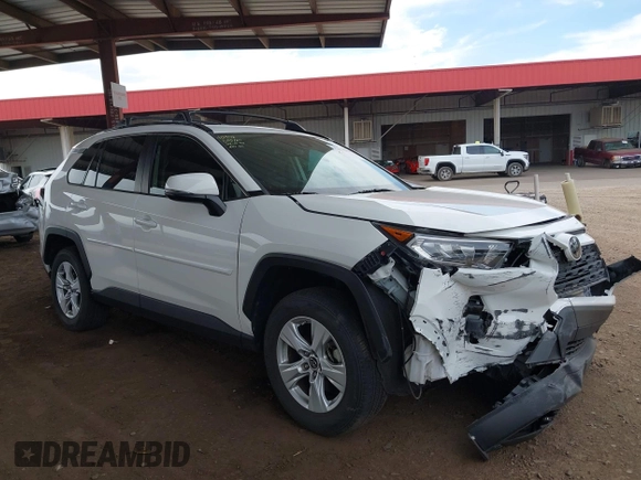 2019 Toyota RAV4 XLE with VIN JTMW1RFV0KD026561, listed as a IAAI auction lot 42035063 with 51,670 mi miles. Bid and sale history available at carsss.com. Image 1.