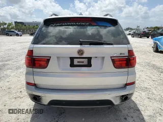 2013 BMW X5 xDrive35i z VIN 5UXZV4C5XD0B03182, wystawiony jako Copart lot #54906305 z przebiegiem 166 493 mil mil oraz Szkody całkowita. Historia ofert i sprzedaży dostępna na DreamBid. Obrazek 6.