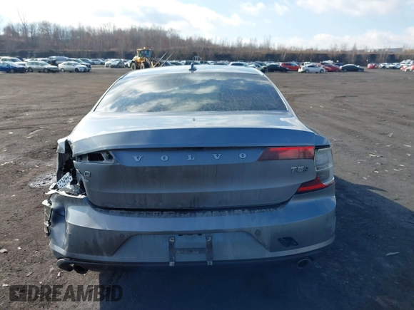 2018 Volvo S90 Momentum with VIN LVY982MK9JP023138, listed as a IAAI auction lot 41662118 with 143,464 mi miles. Bid and sale history available at carsss.com. Image 16.