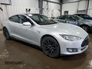 2014 Tesla Model S 60 with VIN 5YJSA1H15EFP51239, listed as a Copart auction lot 59214485 with 153,554 mi miles and Salvage title. Bid and sale history available at DreamBid. Image 4.