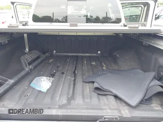 2025 Nissan Frontier SV с VIN 1N6ED1EJ8SN610734, выставлен на аукционе IAAI как лот 42210100 с пробегом 8 465 миль миль и . История ставок и продаж доступна на DreamBid. Изображение 20.