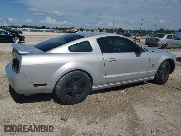 2007 Ford Mustang GT Deluxe with VIN 1ZVHT82H375255005, listed as a Copart auction lot 64924925 with 128,134 mi miles and Clean title. Bid and sale history available at DreamBid. Image 3.