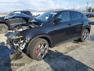 2024 Alfa Romeo Tonale Veloce z VIN ZASPATDW1R3055326, wystawiony jako Copart lot #42246275 z przebiegiem 7123 mil mil oraz Szkody całkowita. Historia ofert i sprzedaży dostępna na DreamBid. Obrazek 1.