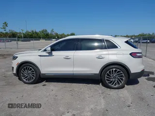 2019 Lincoln Nautilus Reserve z VIN 2LMPJ6L99KBL36336, wystawiony jako IAAI lot #42280974 z przebiegiem 35 483 mil mil oraz . Historia ofert i sprzedaży dostępna na DreamBid. Obrazek 14.