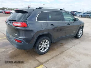 2016 Jeep Cherokee Latitude with VIN 1C4PJLCS2GW190322, listed as a IAAI auction lot 41290901 with 118,513 mi miles. Bid and sale history available at carsss.com. Image 4.