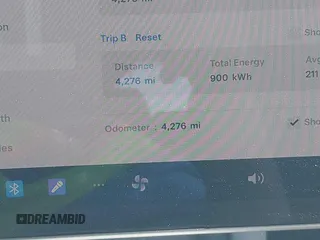 2025 Tesla Model 3 Long Range z VIN 5YJ3E1EAXSF885110, wystawiony jako IAAI lot #42400734 z przebiegiem 4 276 mil mil oraz . Historia ofert i sprzedaży dostępna na DreamBid. Obrazek 15.