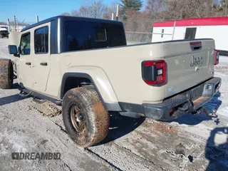 2020 Jeep Gladiator Overland with VIN 1C6HJTFG4LL169647, listed as a IAAI auction lot 41339933 with 85,246 mi miles and . Bid and sale history available at DreamBid. Image 3.