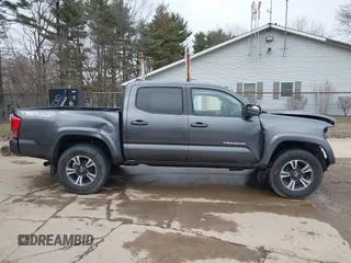 2017 Toyota Tacoma SR5 with VIN 3TMCZ5AN3HM113332, listed as a IAAI auction lot 41757467 with 199,846 mi miles. Bid and sale history available at carsss.com. Image 14.