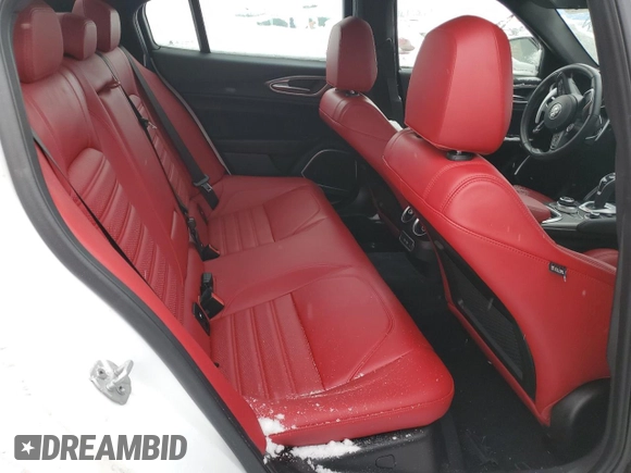 2022 Alfa Romeo Giulia Veloce z VIN ZARFANBN4N7659801, wystawiony jako Copart lot #88712265 z przebiegiem Nie podano mil oraz Czysty tytuł • Clean title. Historia ofert i sprzedaży dostępna na DreamBid. Obrazek 10.