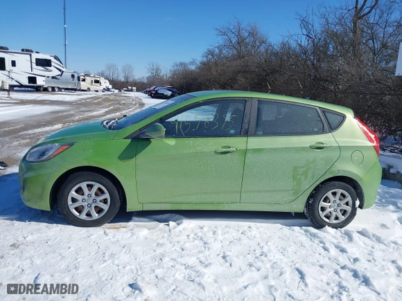 2013 Hyundai Accent GL with VIN KMHCT5AE5DU115490, listed as a IAAI auction lot 41598395 with 86,610 mi miles. Bid and sale history available at carsss.com. Image 15.