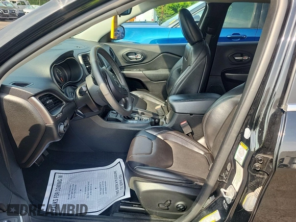 2021 Jeep Cherokee Latitude Plus z VIN 1C4PJLLB5MD223983, wystawiony jako IAAI lot #42741294 z przebiegiem 49 704 mil mil oraz . Historia ofert i sprzedaży dostępna na DreamBid. Obrazek 11.