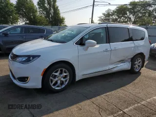 2017 Chrysler Pacifica Touring L z VIN 2C4RC1BG8HR635855, wystawiony jako Copart lot #59083075 z przebiegiem 102 629 mil mil oraz Szkoda całkowita • Salvage title. Historia ofert i sprzedaży dostępna na DreamBid. Obrazek 1.