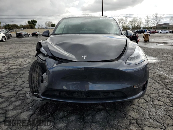 2024 Tesla Model Y Long Range z VIN 7SAYGAEE1RF107617, wystawiony jako Copart lot #48224405 z przebiegiem 10 637 mil mil oraz Szkoda całkowita • Salvage title. Historia ofert i sprzedaży dostępna na DreamBid. Obrazek 5.