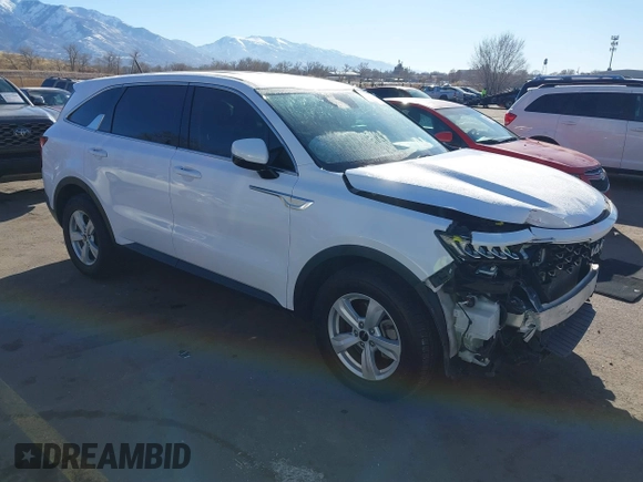 2022 Kia Sorento LX with VIN 5XYRG4LC6NG111914, listed as a IAAI auction lot 41402951 with 46,157 mi miles. Bid and sale history available at carsss.com. Image 1.