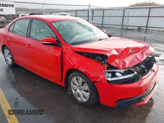 2014 Volkswagen Jetta SE z VIN 3VWD17AJ9EM413096, wystawiony jako IAAI lot #41938887 z przebiegiem 133 705 mil mil oraz . Historia ofert i sprzedaży dostępna na DreamBid. Obrazek 1.