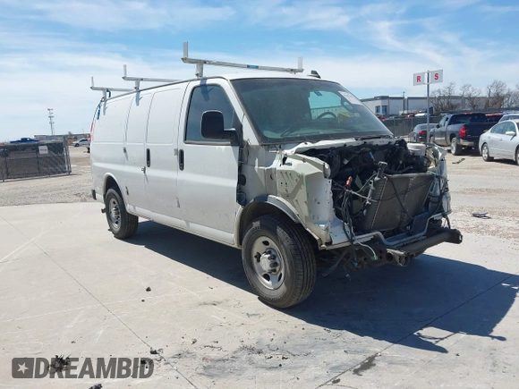 2018 Chevrolet Express Cargo Van with VIN 1GCWGAFP6J1332570, listed as a IAAI auction lot 41482103 with 142,405 mi miles. Bid and sale history available at carsss.com. Image 1.