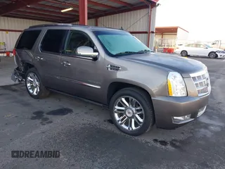 2014 Cadillac Escalade Platinum z VIN 1GYS4DEF0ER242995, wystawiony jako IAAI lot #40934712 z przebiegiem 94 066 mil mil oraz . Historia ofert i sprzedaży dostępna na DreamBid. Obrazek 1.