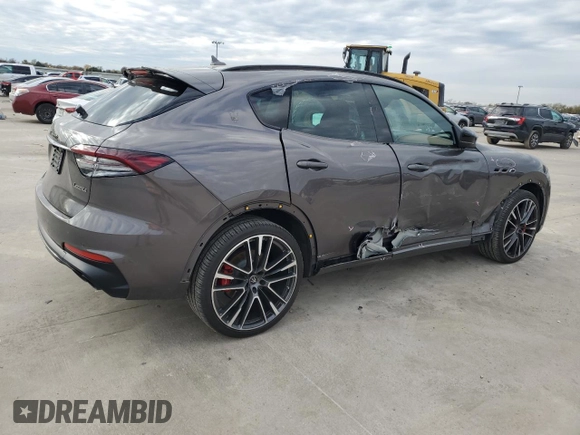 2022 Maserati Levante Modena S with VIN ZN661ZUM6NX395291, listed as a Copart auction lot 84021184 with 31,464 mi miles and Salvage Title. Bid and sale history available at carsss.com. Image 3.