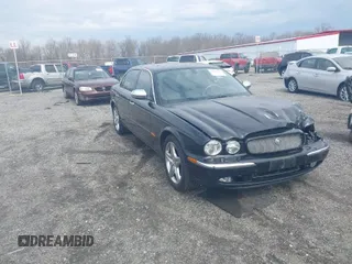 2005 Jaguar XJ Vanden Plas with VIN SAJWA82B75TG40527, listed as a IAAI auction lot 41893133 with 177,529 mi miles. Bid and sale history available at carsss.com. Image 1.