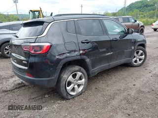 2018 Jeep Compass Latitude z VIN 3C4NJDBB6JT480333, wystawiony jako IAAI lot #42308613 z przebiegiem 64 307 mil mil oraz . Historia ofert i sprzedaży dostępna na DreamBid. Obrazek 4.