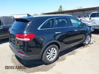 2018 Kia Sorento LX with VIN 5XYPG4A30JG347530, listed as a IAAI auction lot 39296923 with 73,096 mi miles. Bid and sale history available at carsss.com. Image 4.