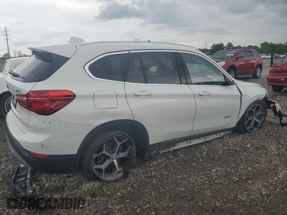 2017 BMW X1 xDrive28i z VIN WBXHT3C37H5F74312, wystawiony jako Copart lot #57479785 z przebiegiem Nie podano mil oraz Czysty tytuł • Clean title. Historia ofert i sprzedaży dostępna na DreamBid. Obrazek 3.