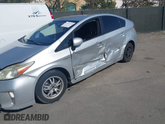 2015 Toyota Prius Four z VIN JTDKN3DU8F0484985, wystawiony jako IAAI lot #41871416 z przebiegiem 330 021 mil mil oraz . Historia ofert i sprzedaży dostępna na DreamBid. Obrazek 6.