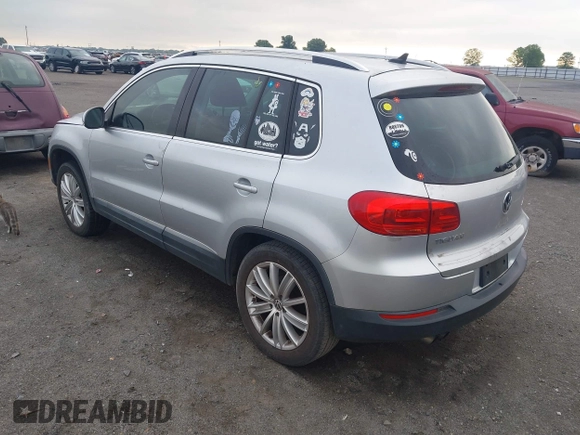 2012 Volkswagen Tiguan SE z VIN WVGAV7AX4CW520340, wystawiony jako IAAI lot #42294414 z przebiegiem 120 009 mil mil oraz . Historia ofert i sprzedaży dostępna na DreamBid. Obrazek 3.