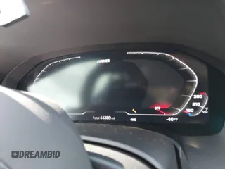 2022 BMW M8 Competition z VIN WBSAE0C02NCH10522, wystawiony jako IAAI lot #41321013 z przebiegiem 44 389 mil mil oraz . Historia ofert i sprzedaży dostępna na DreamBid. Obrazek 7.