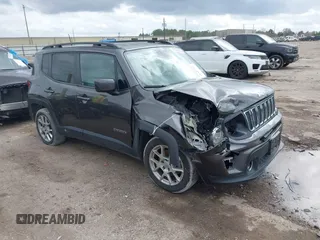 2020 Jeep Renegade Latitude with VIN ZACNJABB6LPL62935, listed as a IAAI auction lot 41487763 with 140,078 mi miles. Bid and sale history available at carsss.com. Image 1.