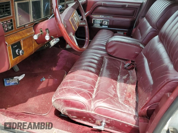 1989 Lincoln Town Car z VIN 1LNBM81F1KY658361, wystawiony jako Copart lot #58558244 z przebiegiem 85 349 mil mil oraz Nie do naprawy • Non repairable. Historia ofert i sprzedaży dostępna na DreamBid. Obrazek 7.