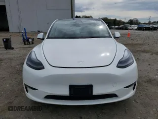 2025 Tesla Model Y Long Range with VIN 7SAYGDED5SF241318, listed as a Copart auction lot 51614245 with 3,682 mi miles and Salvage Title. Bid and sale history available at DreamBid. Image 5.