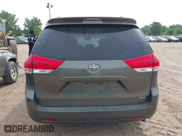 2012 Toyota Sienna XLE AAS с VIN 5TDYK3DC0CS232036, выставлен на аукционе IAAI как лот 42714811 с пробегом 201 769 миль миль и . История ставок и продаж доступна на DreamBid. Изображение 16.