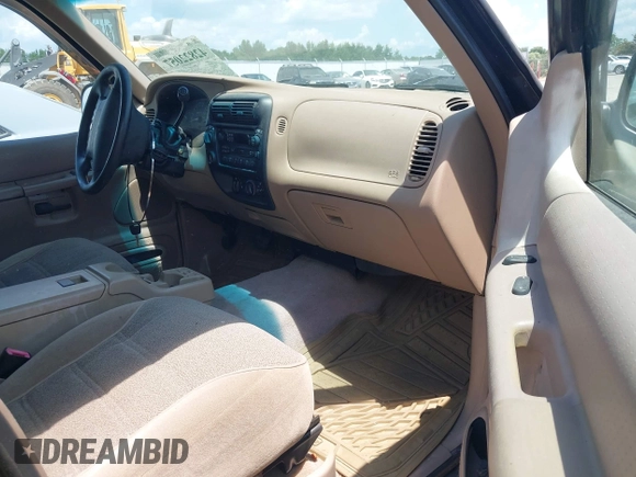 1998 Ford Explorer XL z VIN 1FMZU34X4WUC94388, wystawiony jako IAAI lot #42822057 z przebiegiem 232 117 mil mil oraz . Historia ofert i sprzedaży dostępna na DreamBid. Obrazek 5.