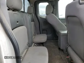 2008 Nissan Frontier SE z VIN 1N6BD06T18C438824, wystawiony jako Copart lot #56874405 z przebiegiem 228 495 mil mil oraz Tytuł czysty. Historia ofert i sprzedaży dostępna na DreamBid. Obrazek 10.