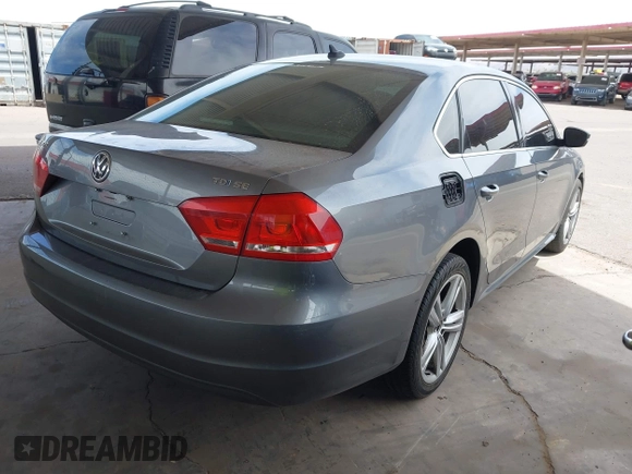 2015 Volkswagen Passat SE z VIN 1VWBV7A37FC072619, wystawiony jako IAAI lot #42389938 z przebiegiem 159 709 mil mil oraz . Historia ofert i sprzedaży dostępna na DreamBid. Obrazek 4.