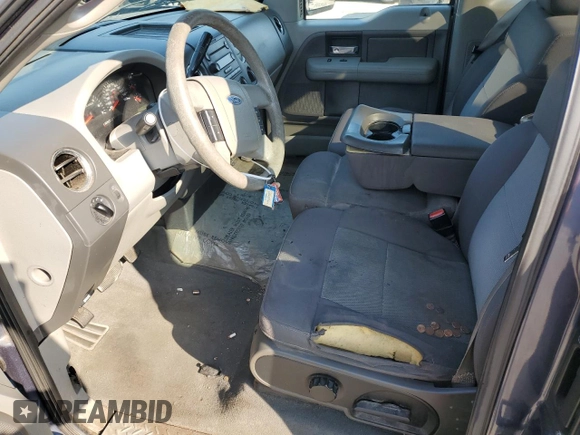 2004 Ford F-150 XL z VIN 1FTRF12W44NA77850, wystawiony jako Copart lot #52124375 z przebiegiem 175 402 mil mil oraz Szkody całkowita. Historia ofert i sprzedaży dostępna na DreamBid. Obrazek 7.