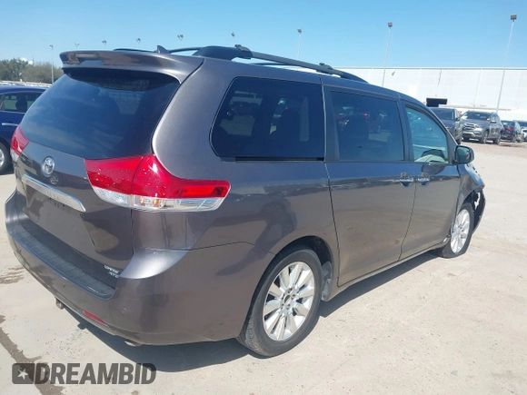 2011 Toyota Sienna XLE with VIN 5TDDK3DC7BS003186, listed as a IAAI auction lot 41701839 with 165,878 mi miles. Bid and sale history available at carsss.com. Image 4.